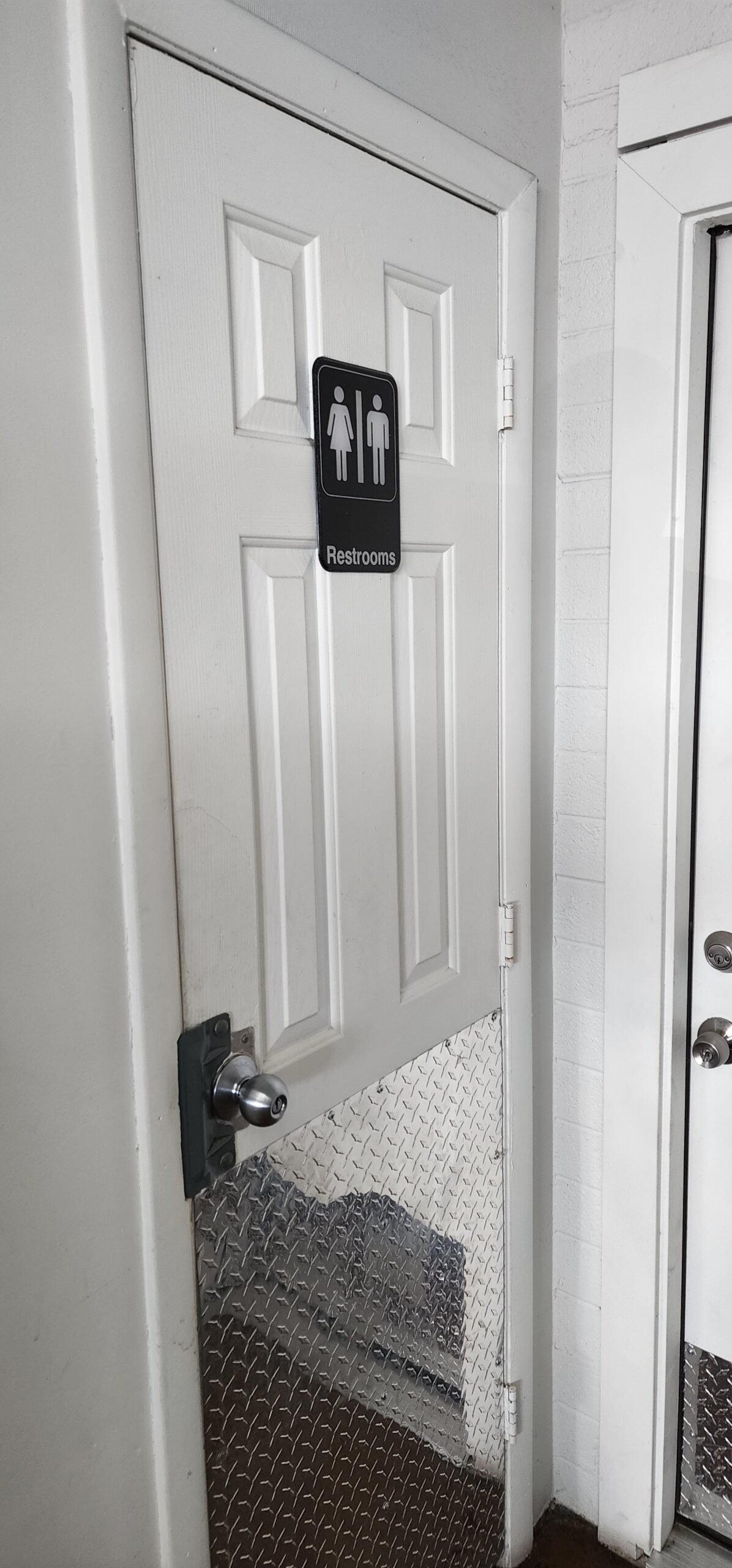 Customer restrooms availableon site